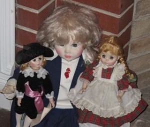 Picture of three dolls 